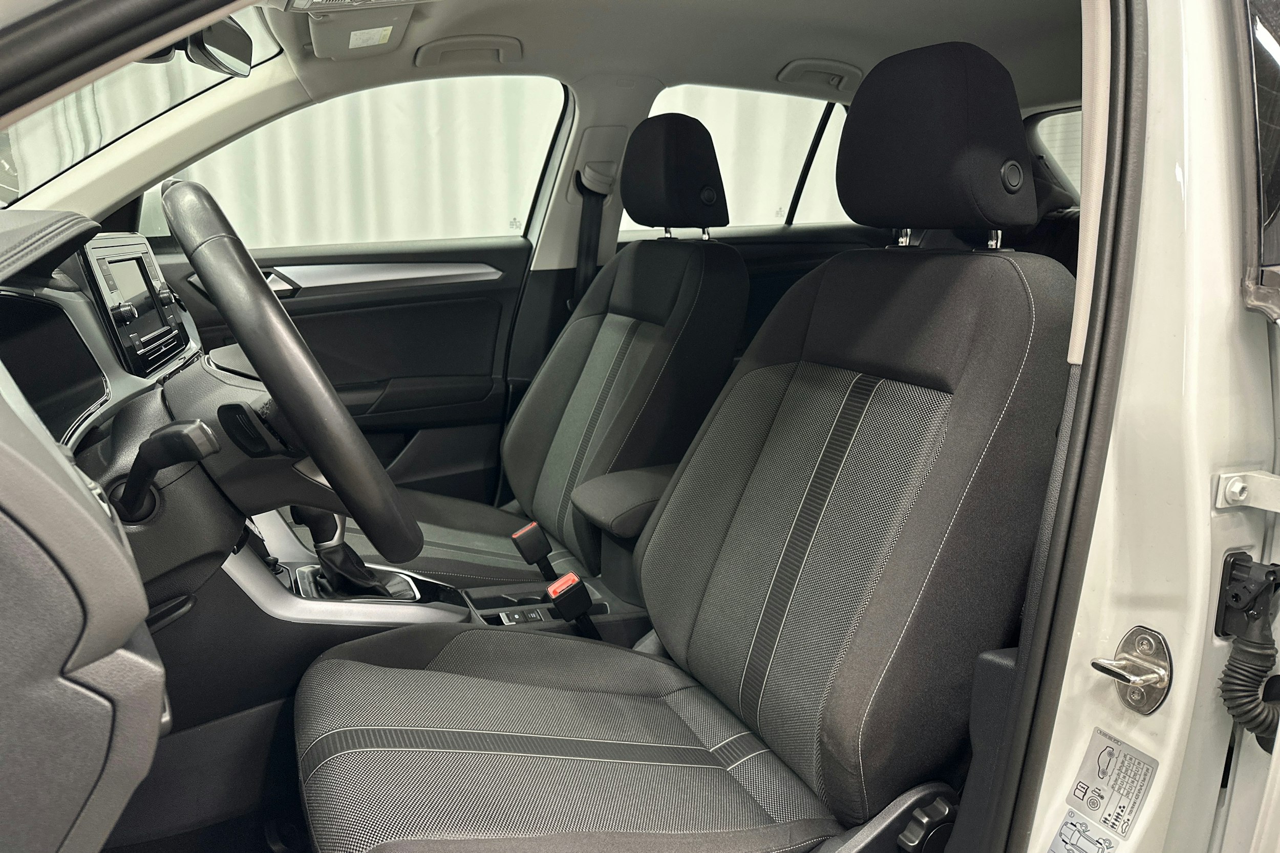 valkoinen Volkswagen T-Roc 2024 kuva 15.