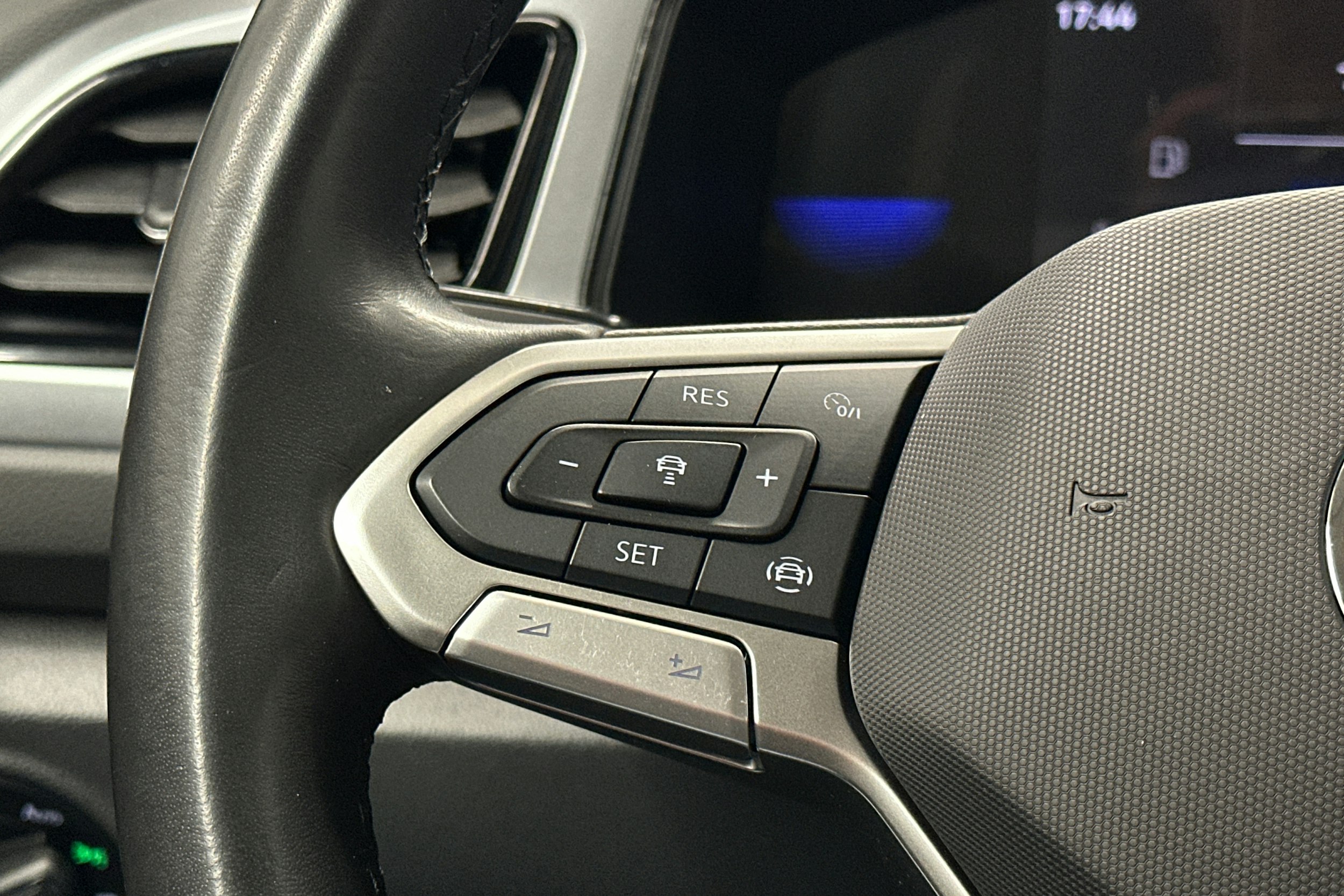 valkoinen Volkswagen T-Roc 2024 kuva 17.