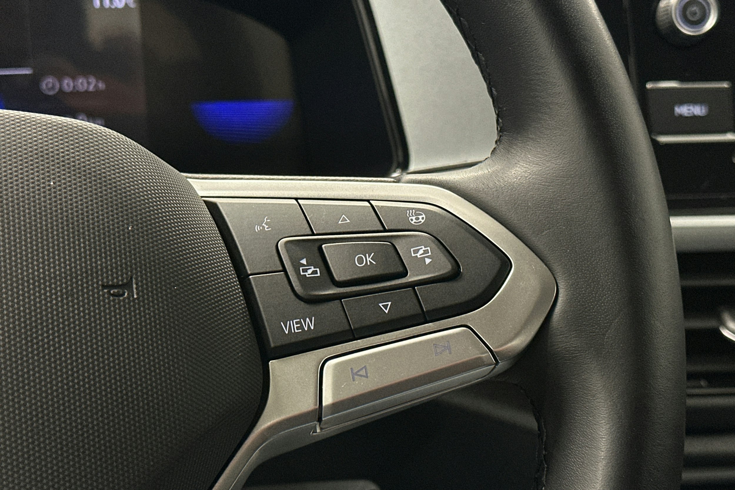 valkoinen Volkswagen T-Roc 2024 kuva 18.