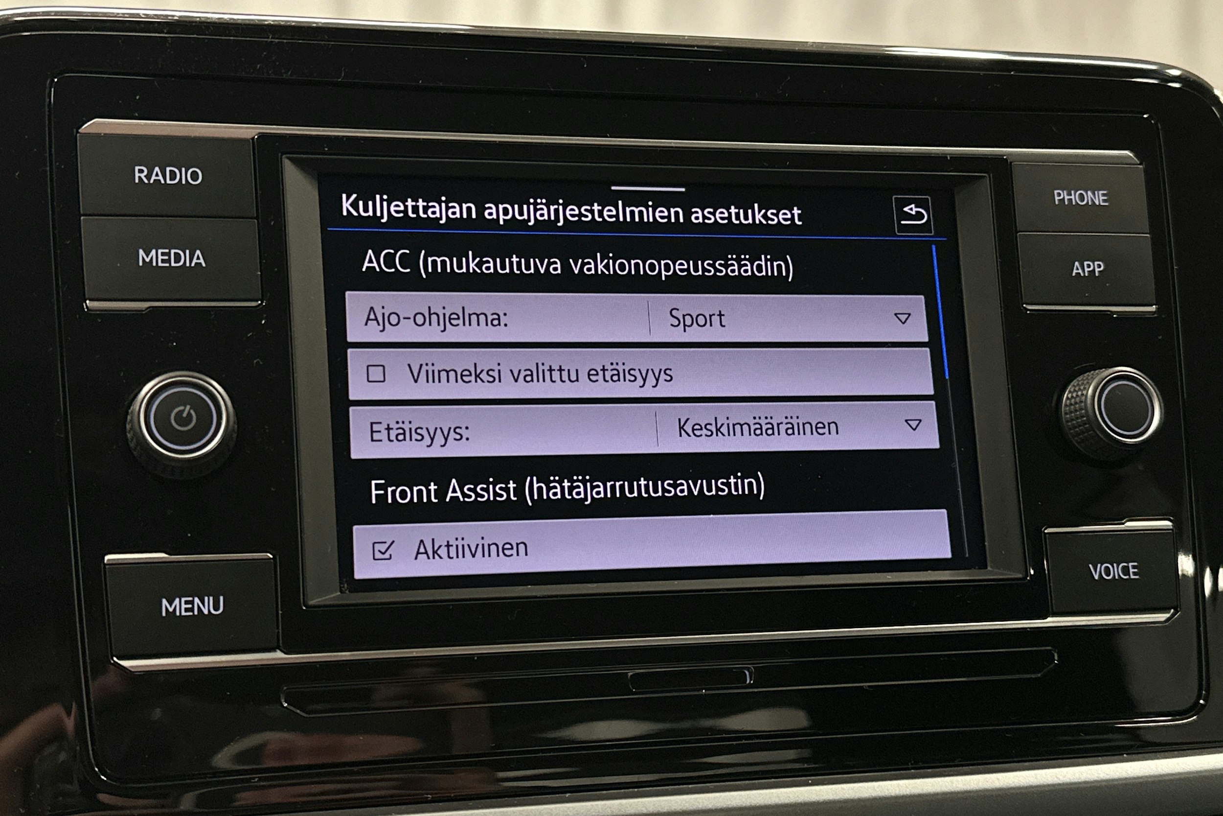 valkoinen Volkswagen T-Roc 2024 kuva 20.