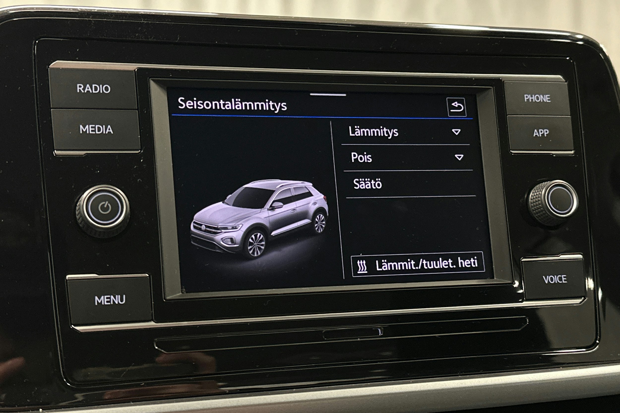 valkoinen Volkswagen T-Roc 2024 kuva 24.