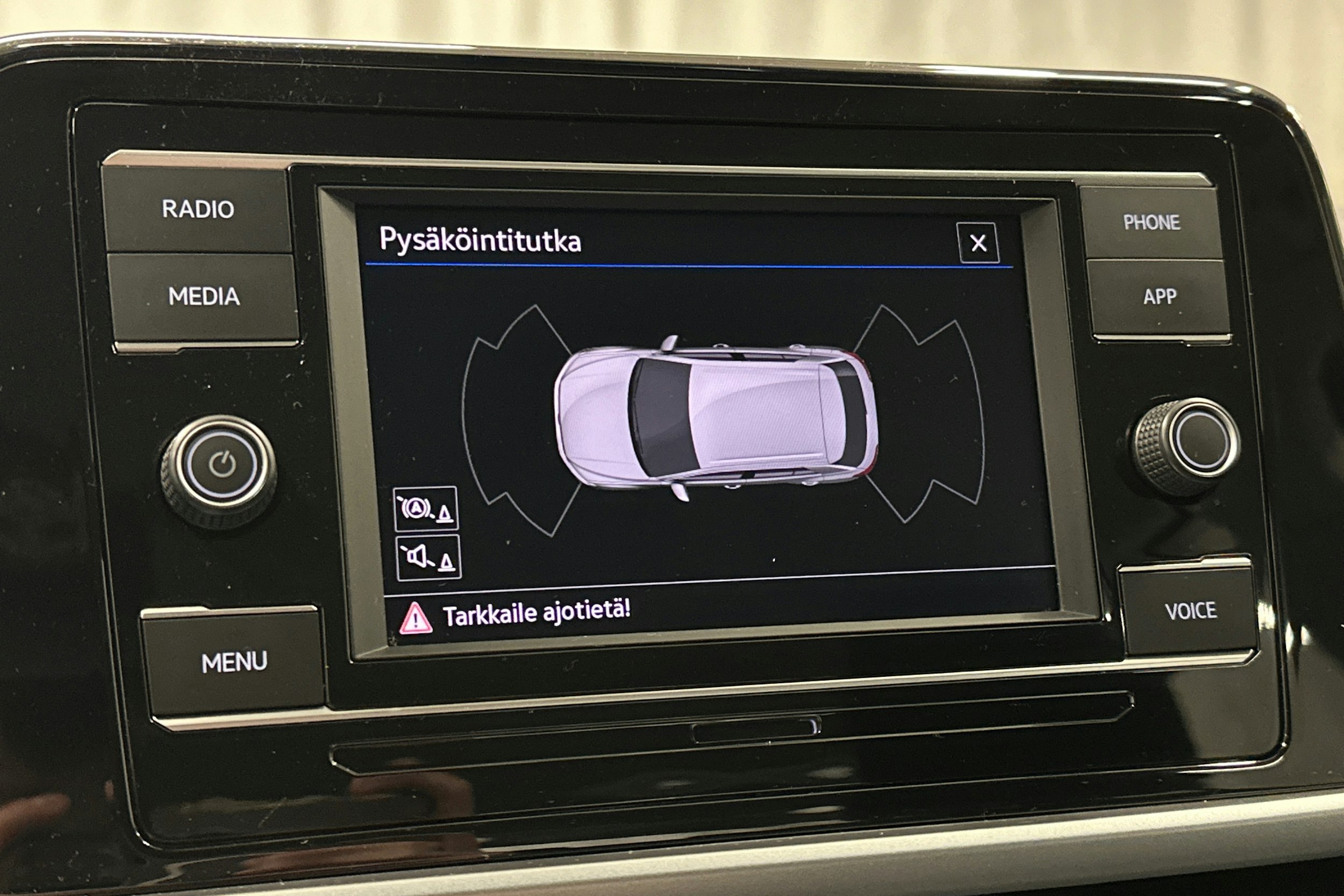 valkoinen Volkswagen T-Roc 2024 kuva 25.