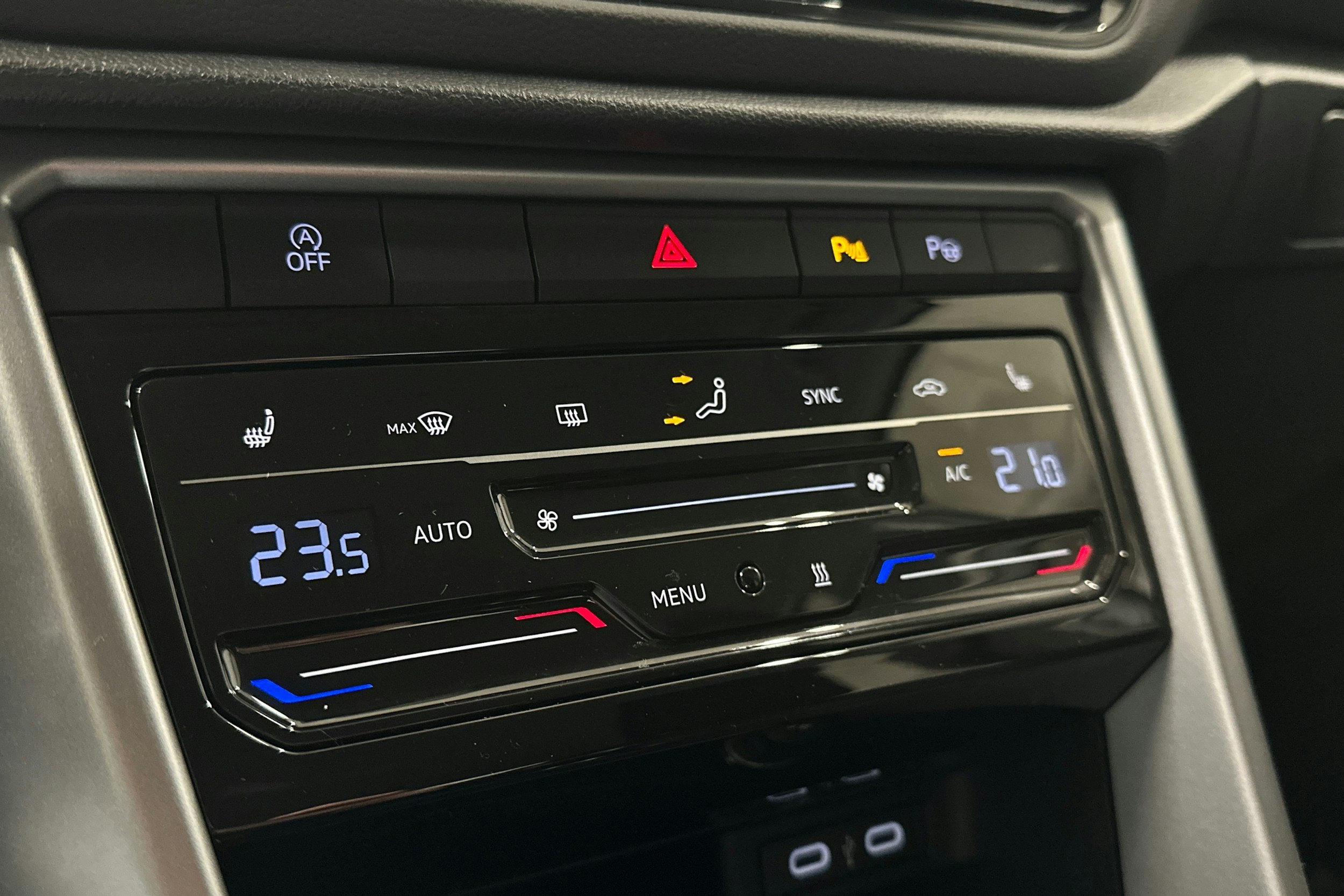 valkoinen Volkswagen T-Roc 2024 kuva 26.