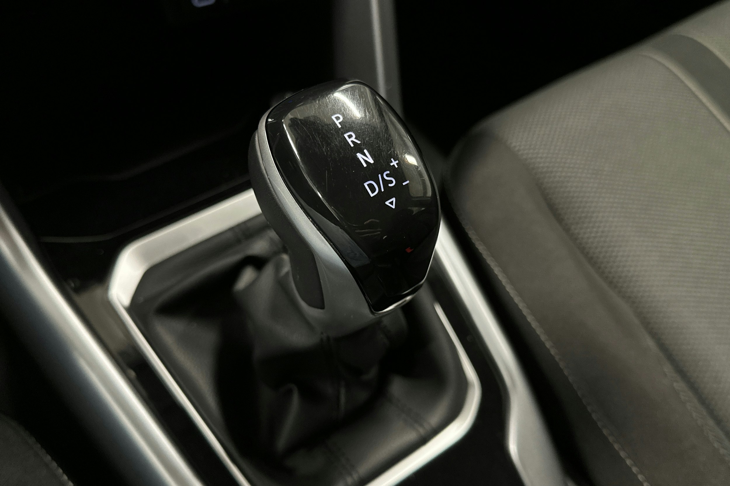 valkoinen Volkswagen T-Roc 2024 kuva 27.