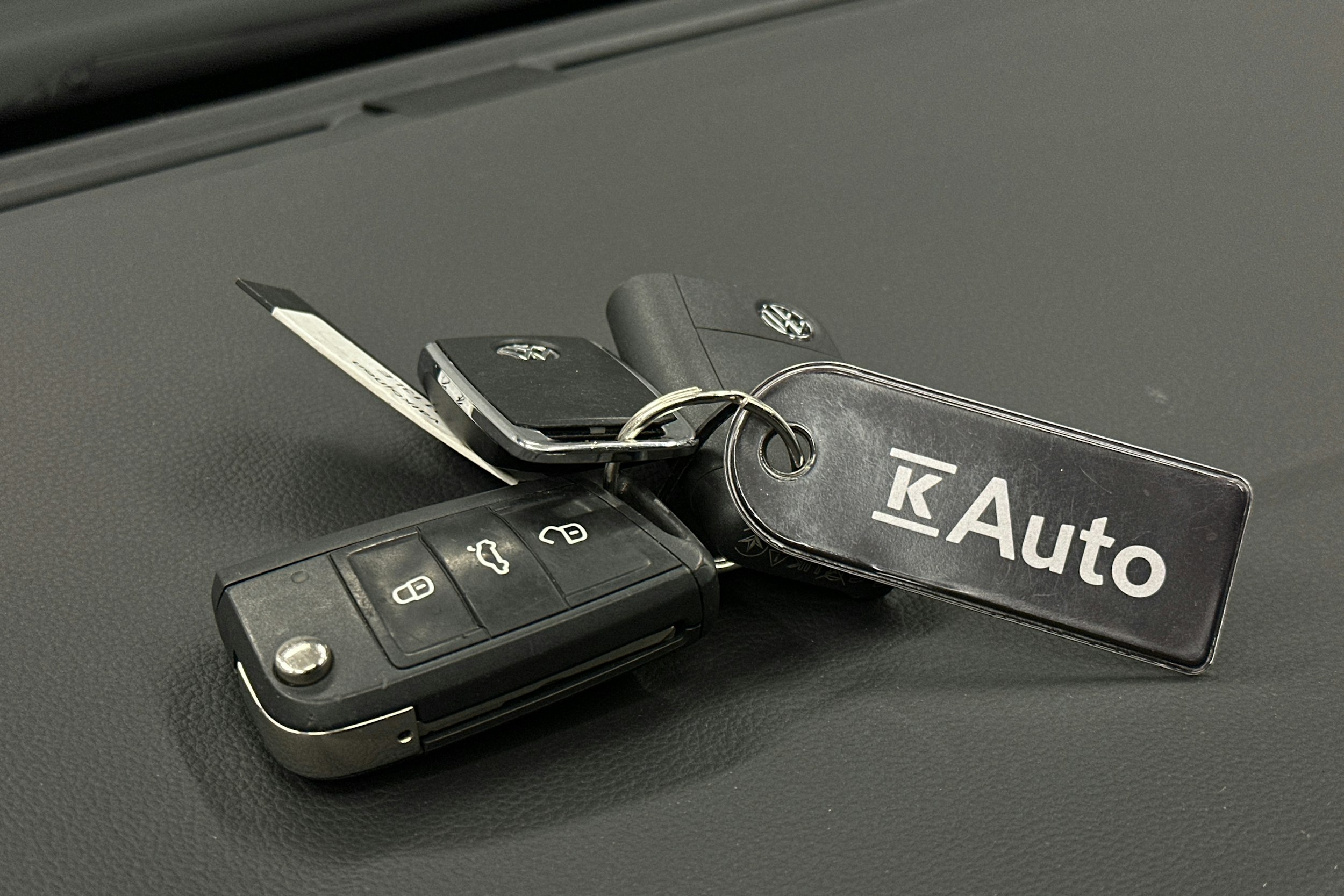 valkoinen Volkswagen T-Roc 2024 kuva 28.