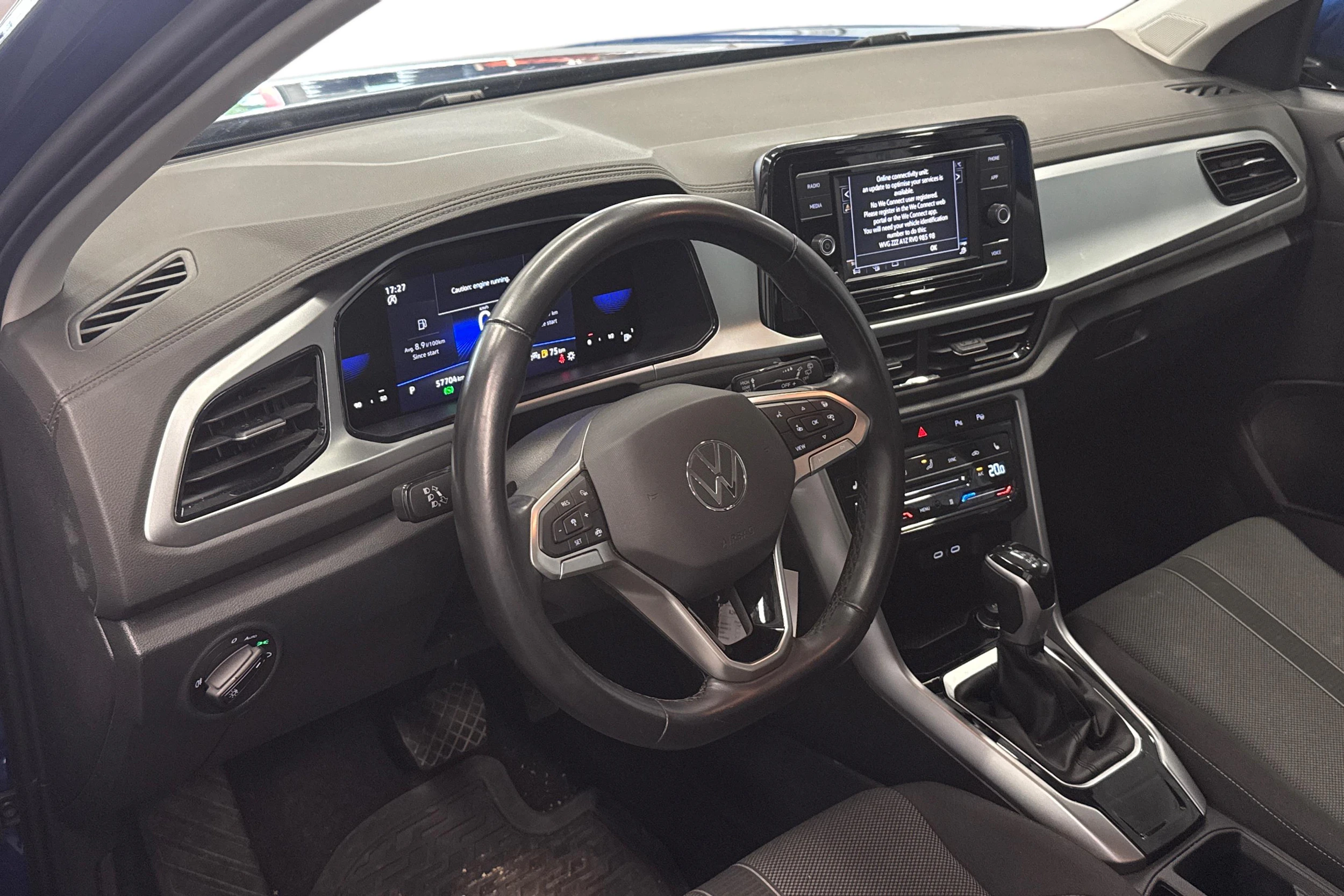 sininen Volkswagen T-Roc 2024 kuva 3.