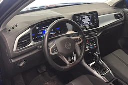 sininen Volkswagen T-Roc 2024 kuva 3.