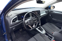 sininen Volkswagen T-Roc 2024 kuva 3.