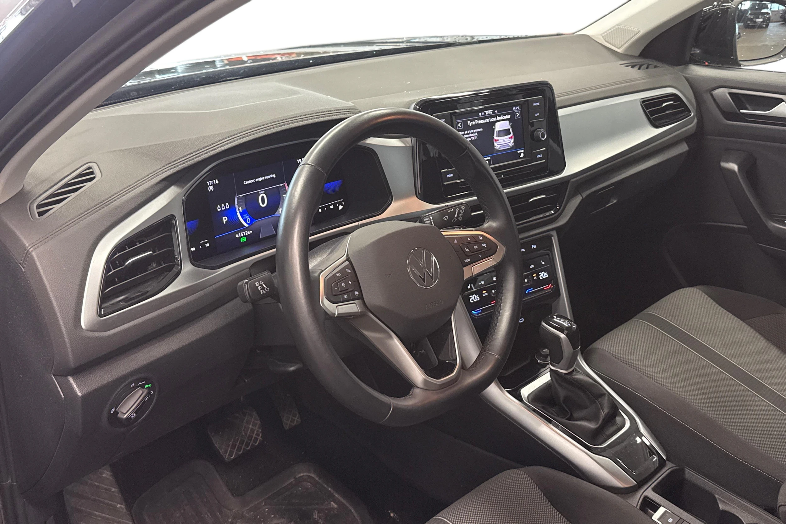 musta Volkswagen T-Roc 2024 kuva 3.