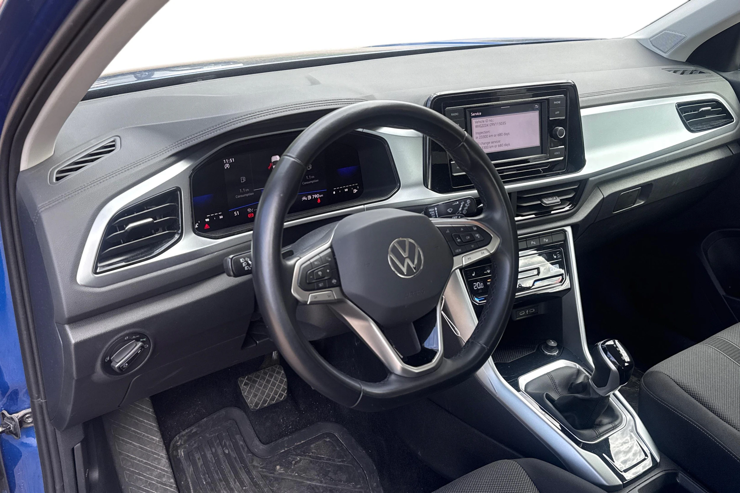 sininen Volkswagen T-Roc 2024 kuva 3.