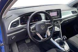 sininen Volkswagen T-Roc 2024 kuva 3.