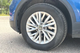 sininen Volkswagen T-Roc 2024 kuva 4.