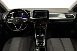 sininen Volkswagen T-Roc 2024 kuva 7.