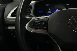 sininen Volkswagen T-Roc 2024 kuva 11.