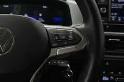 sininen Volkswagen T-Roc 2024 kuva 12.