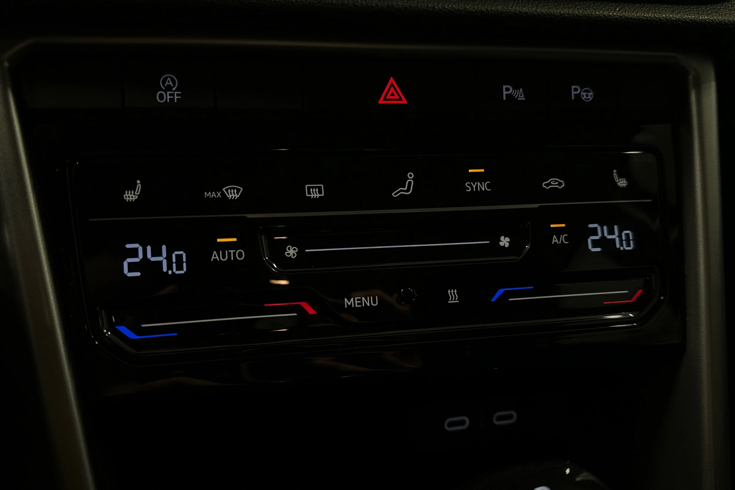 sininen Volkswagen T-Roc 2024 kuva 22.