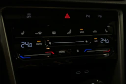 sininen Volkswagen T-Roc 2024 kuva 22.
