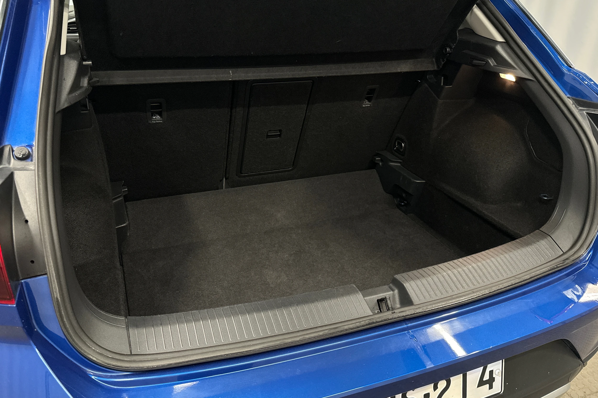 sininen Volkswagen T-Roc 2024 kuva 24.