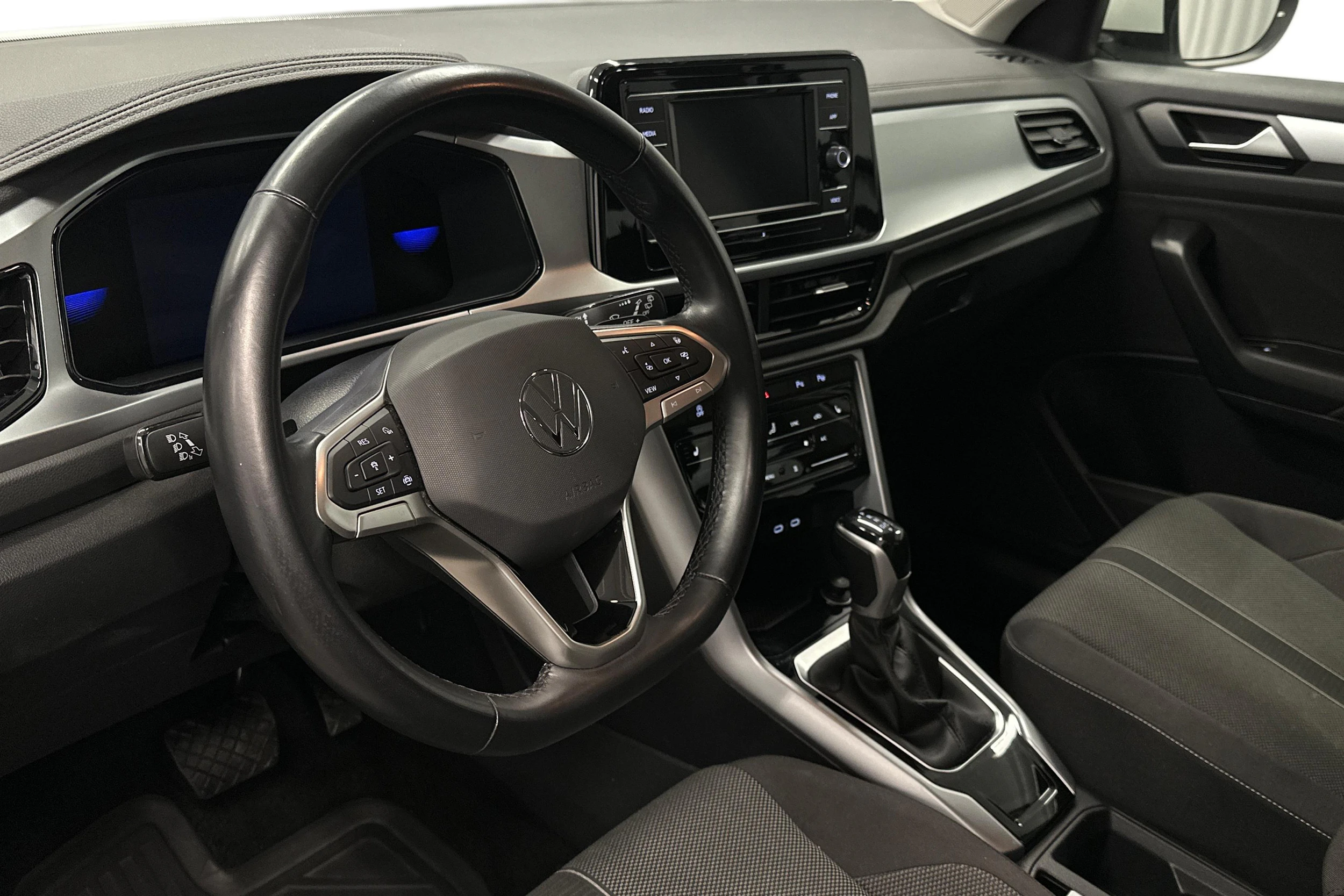 valkoinen Volkswagen T-Roc 2024 kuva 6.