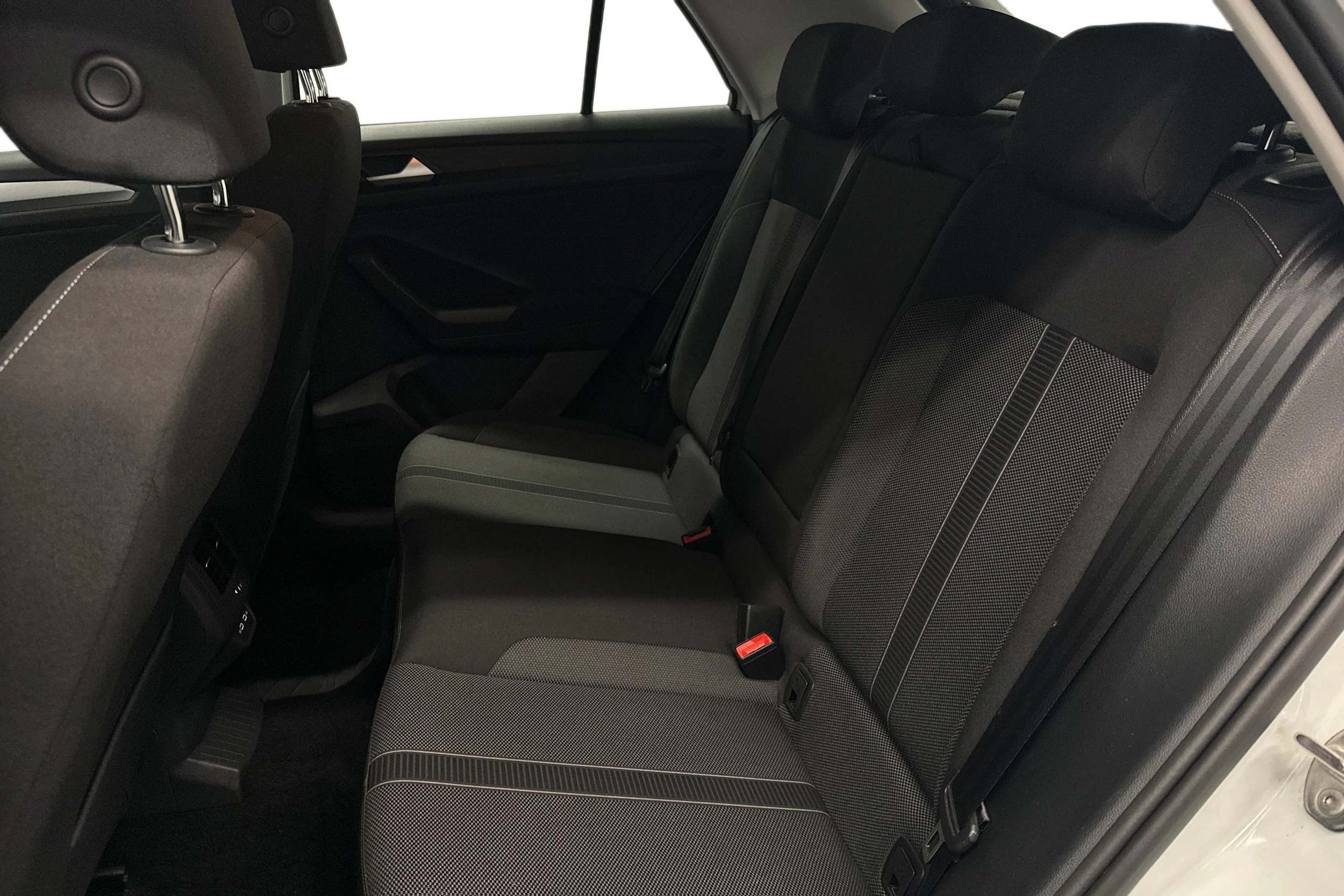 valkoinen Volkswagen T-Roc 2024 kuva 8.