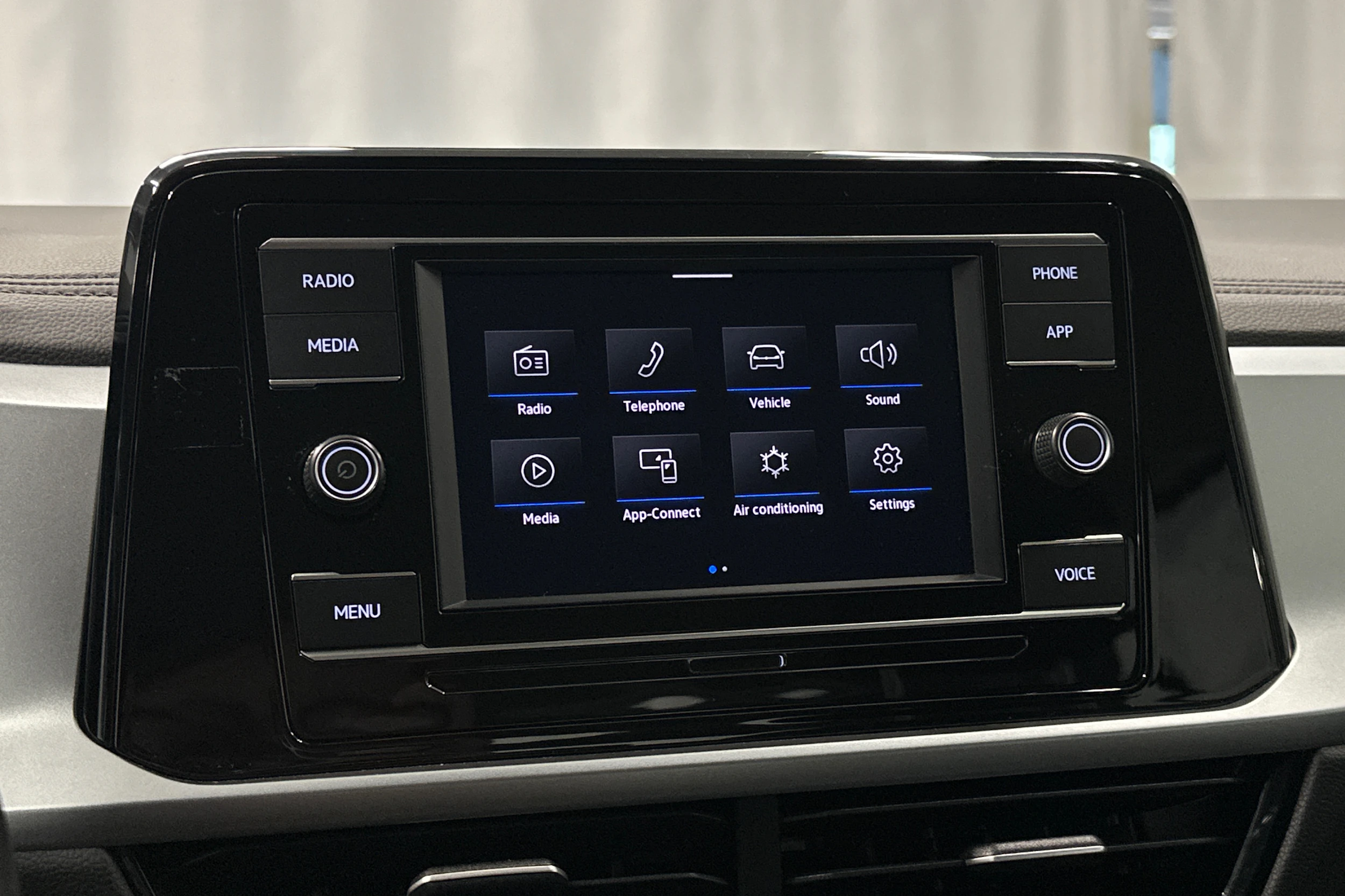 valkoinen Volkswagen T-Roc 2024 kuva 16.