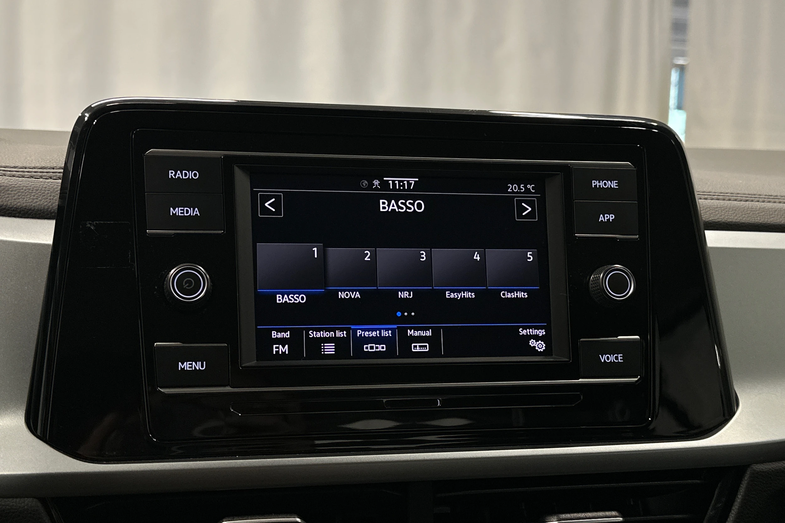 valkoinen Volkswagen T-Roc 2024 kuva 17.
