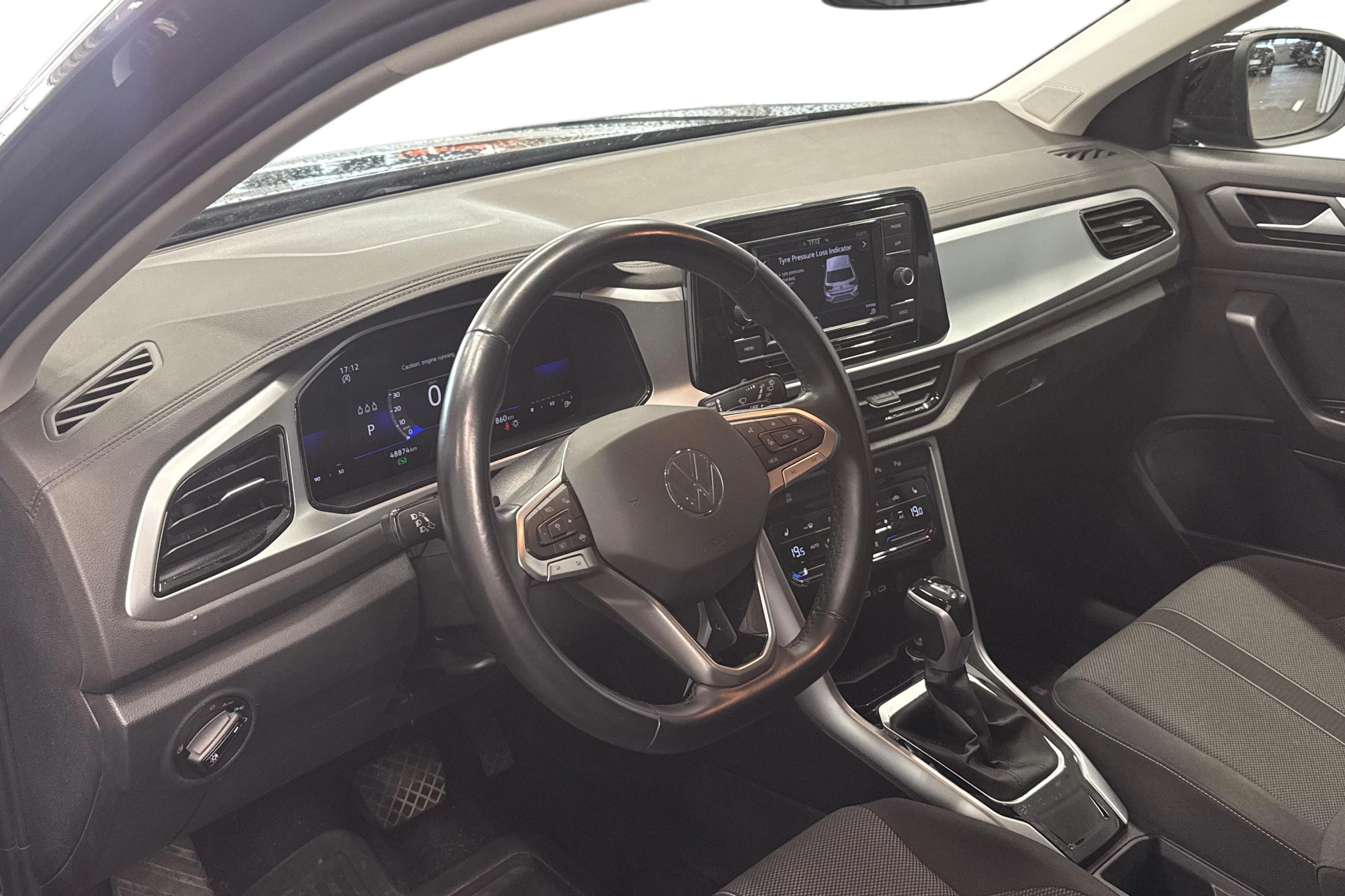 musta Volkswagen T-Roc 2024 kuva 3.