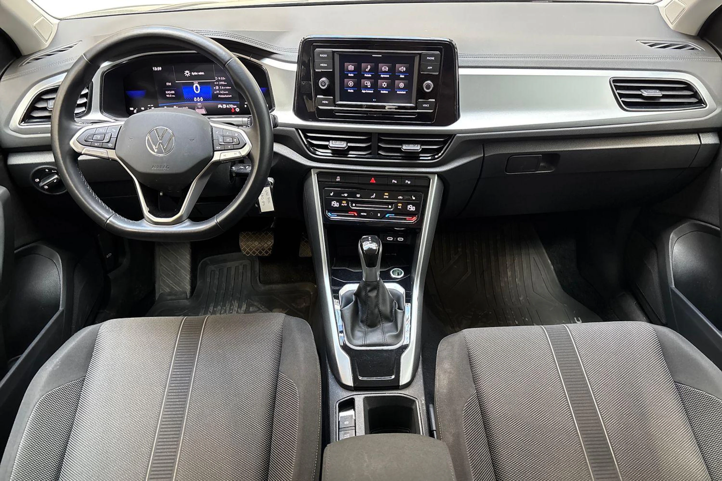 harmaa Volkswagen T-Roc 2024 kuva 7.