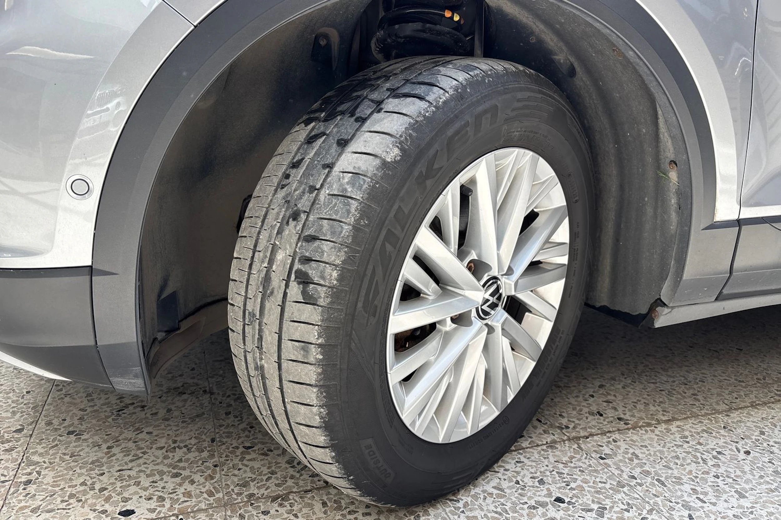 harmaa Volkswagen T-Roc 2024 kuva 10.