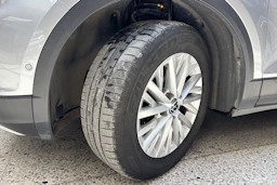 harmaa Volkswagen T-Roc 2024 kuva 10.