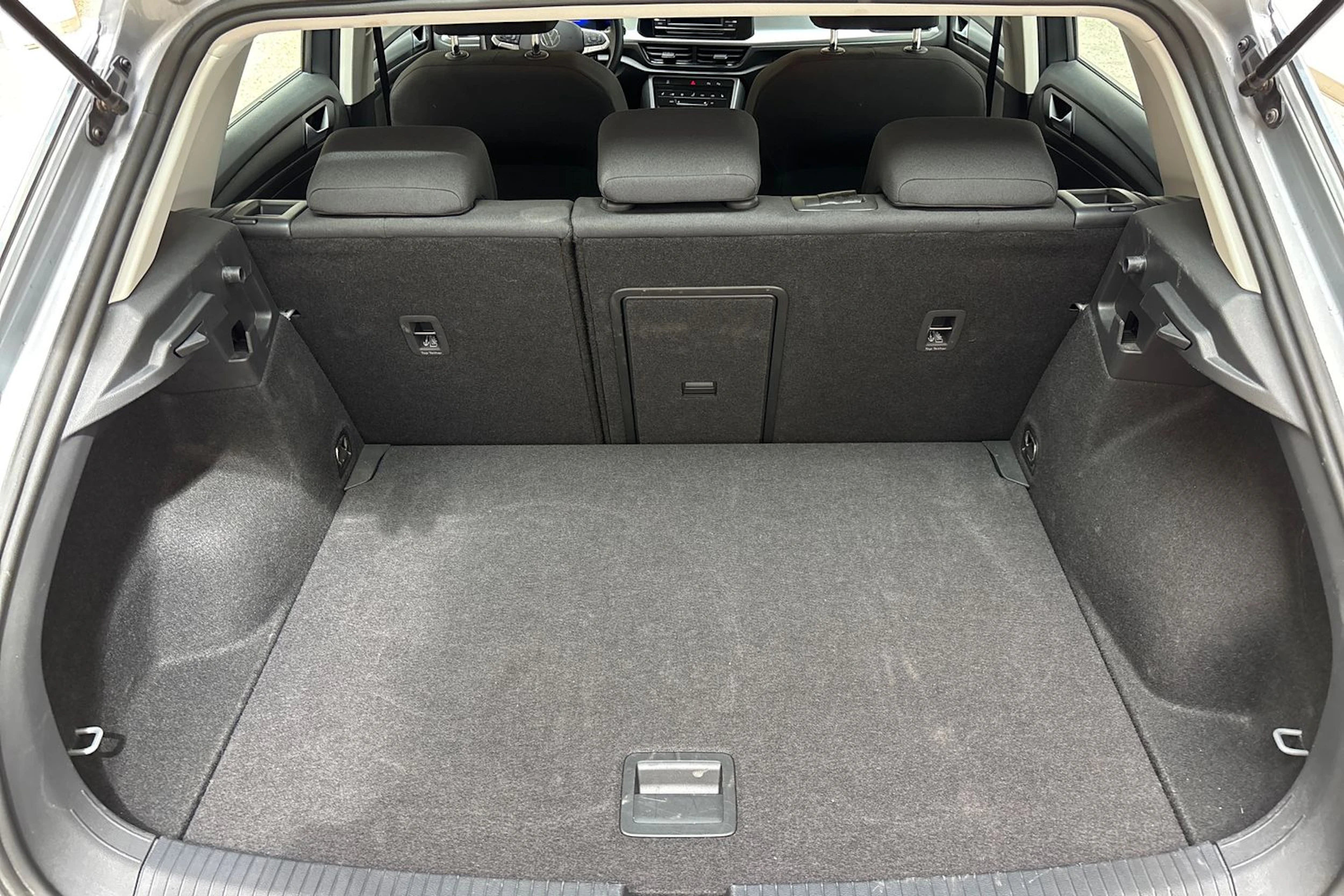 harmaa Volkswagen T-Roc 2024 kuva 11.