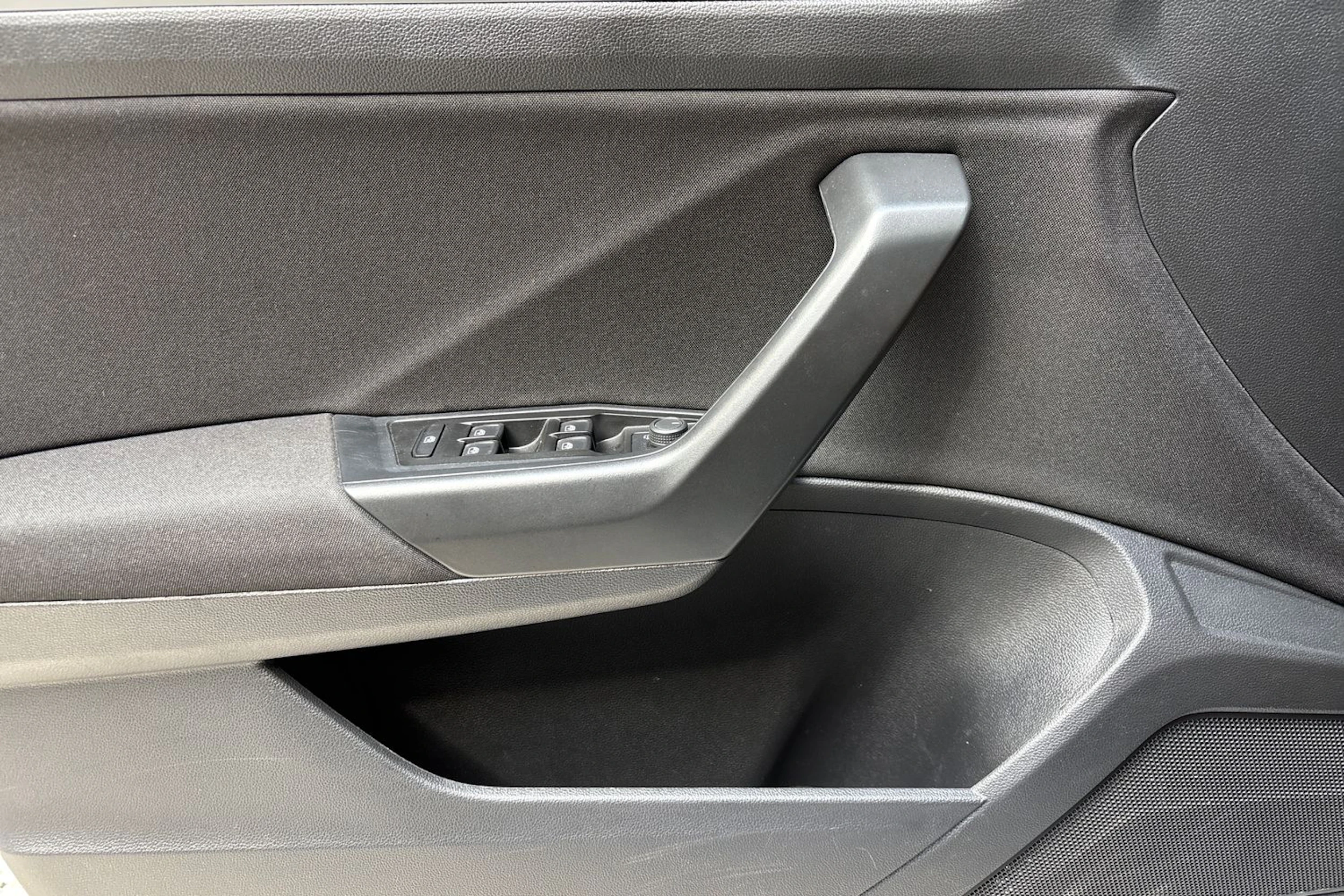 harmaa Volkswagen T-Roc 2024 kuva 14.