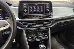 harmaa Volkswagen T-Roc 2024 kuva 17.