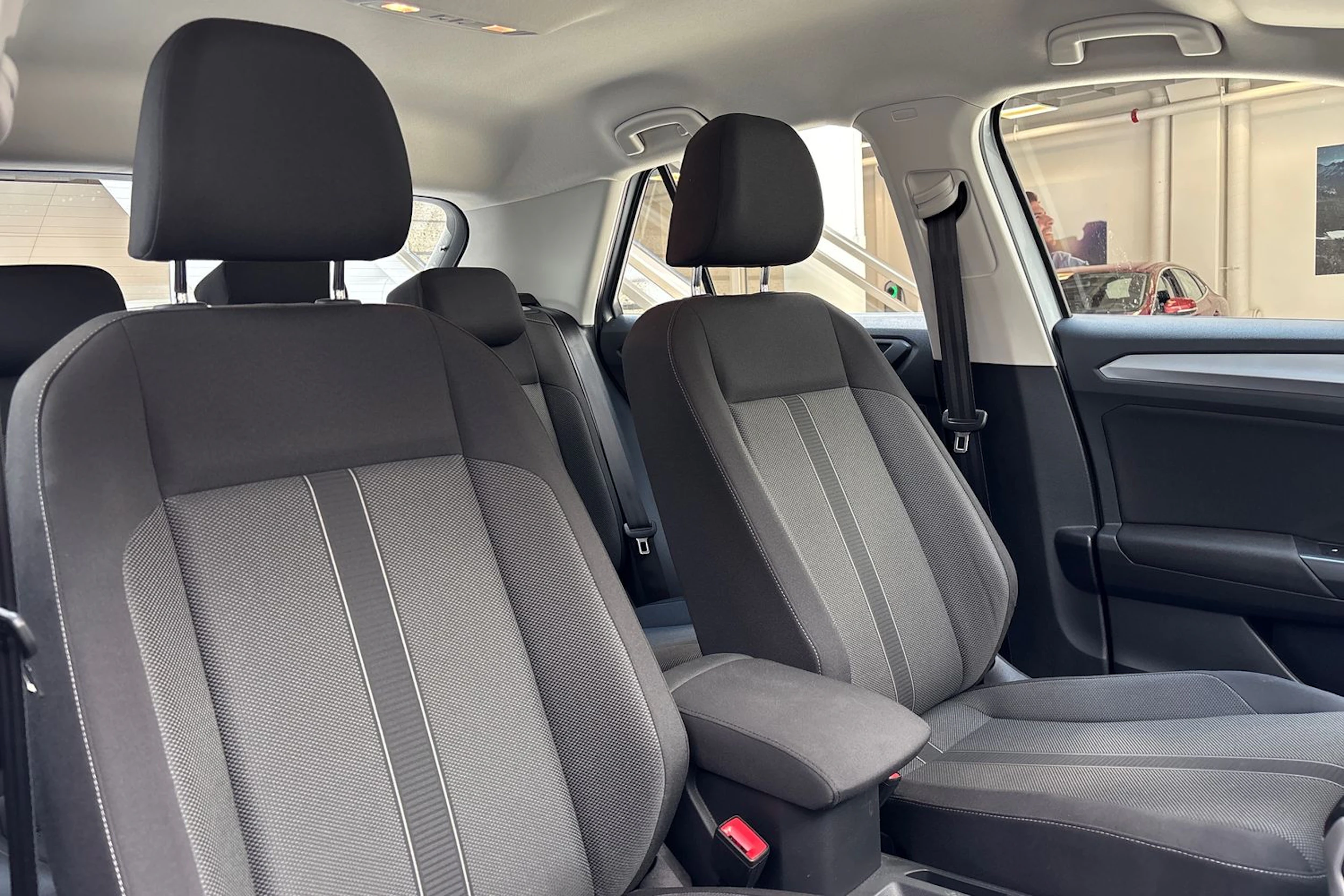 harmaa Volkswagen T-Roc 2024 kuva 19.