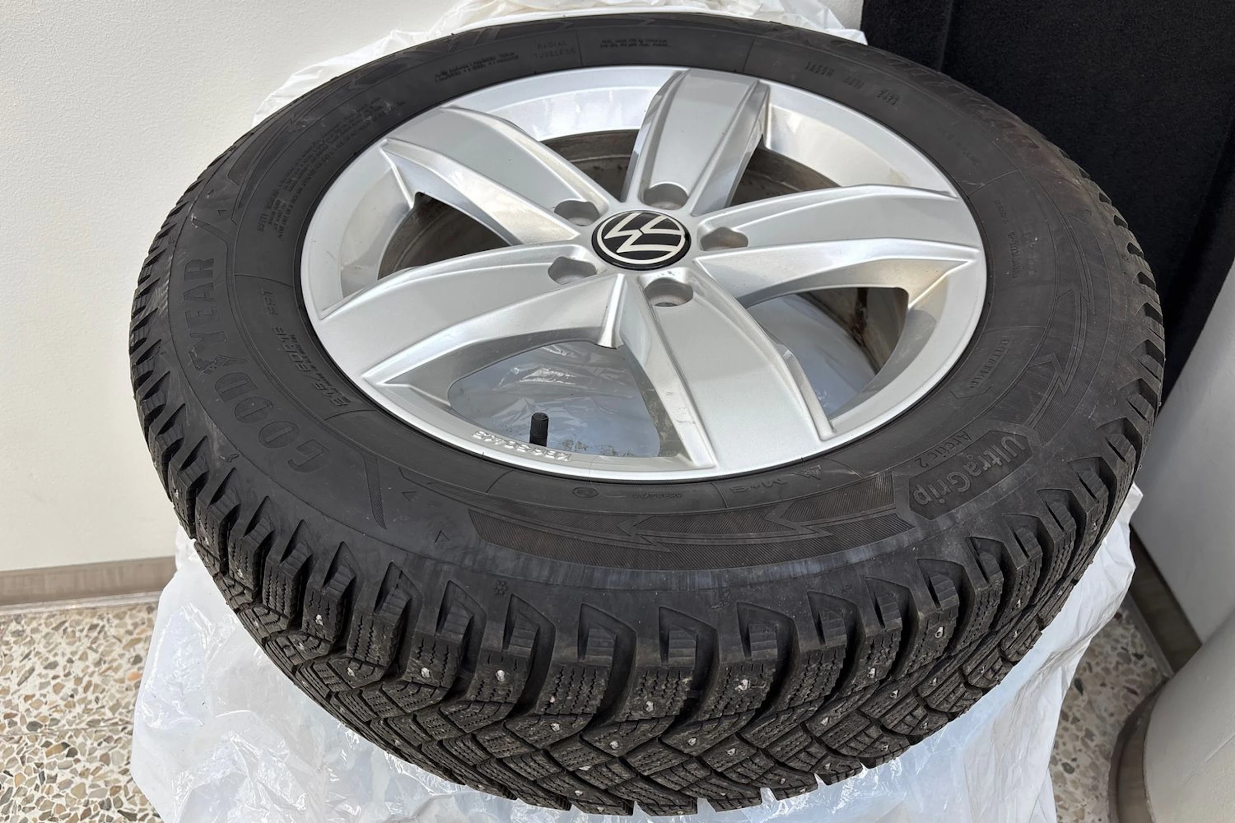 harmaa Volkswagen T-Roc 2024 kuva 20.