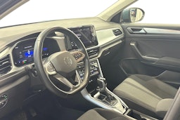 sininen Volkswagen T-Roc 2024 kuva 7.