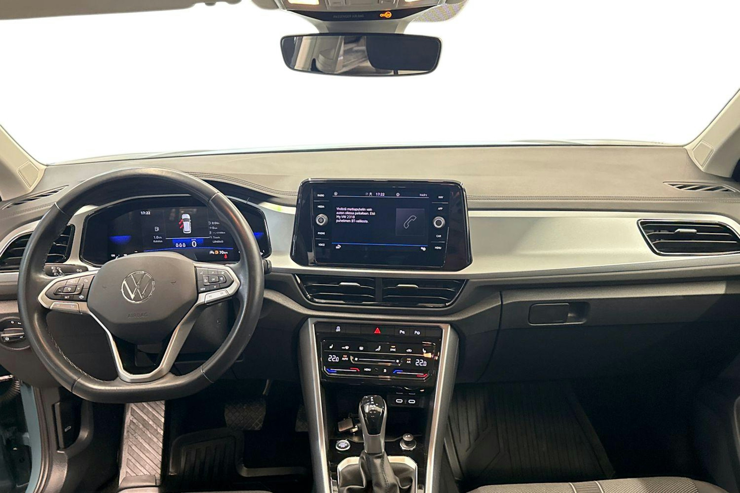 sininen Volkswagen T-Roc 2024 kuva 9.