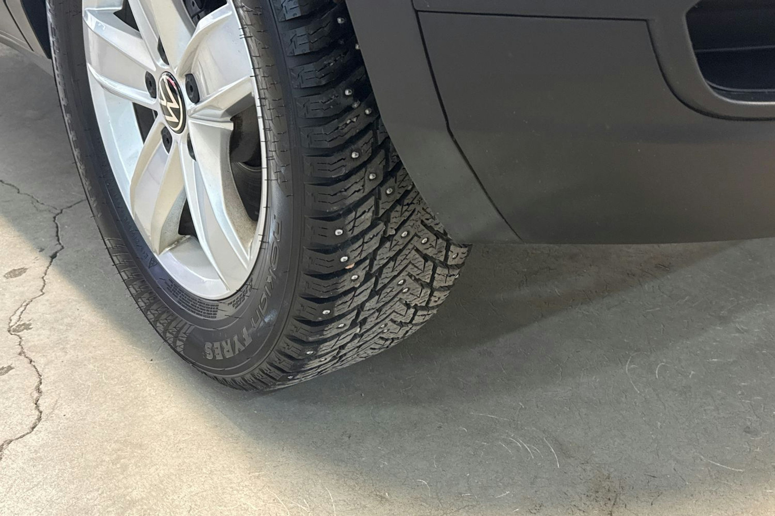 sininen Volkswagen T-Roc 2024 kuva 13.