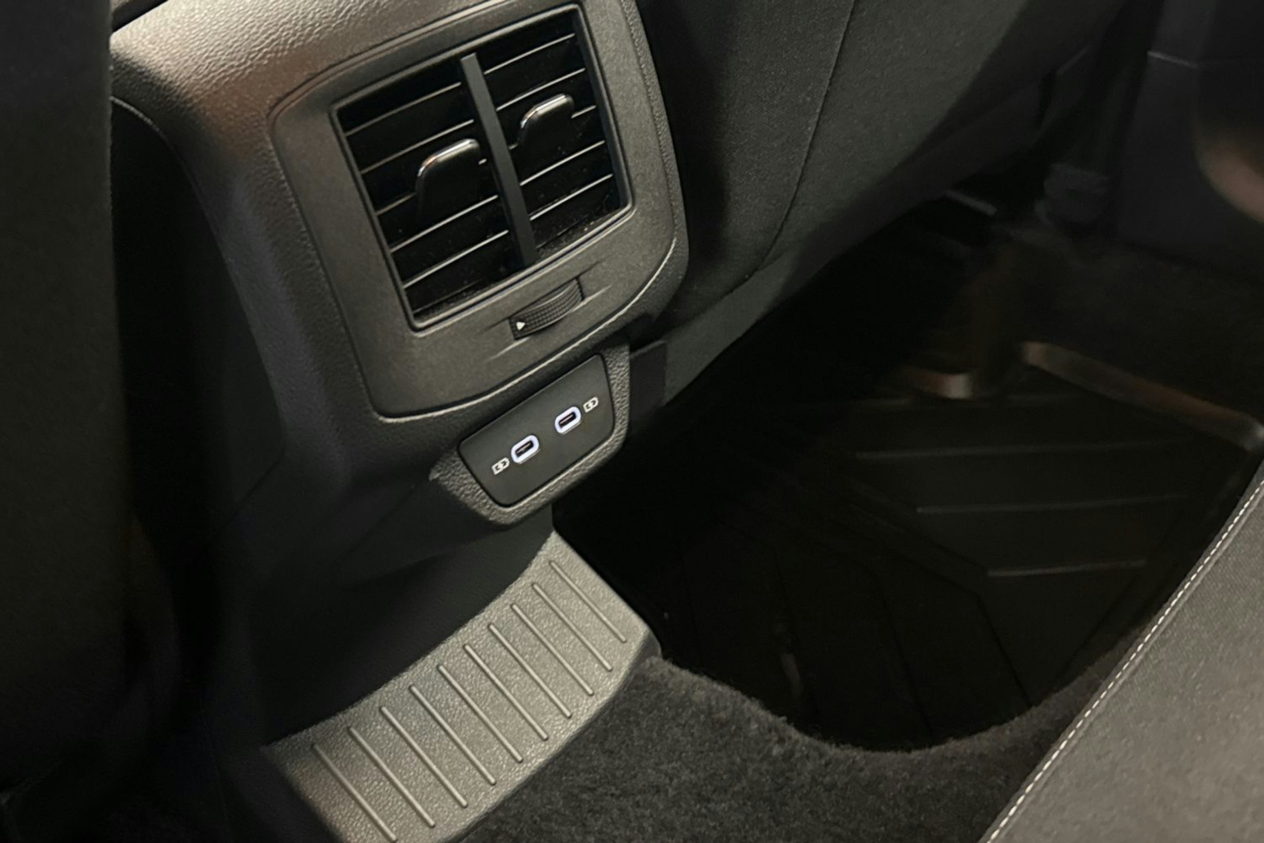 sininen Volkswagen T-Roc 2024 kuva 14.