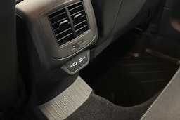 sininen Volkswagen T-Roc 2024 kuva 14.