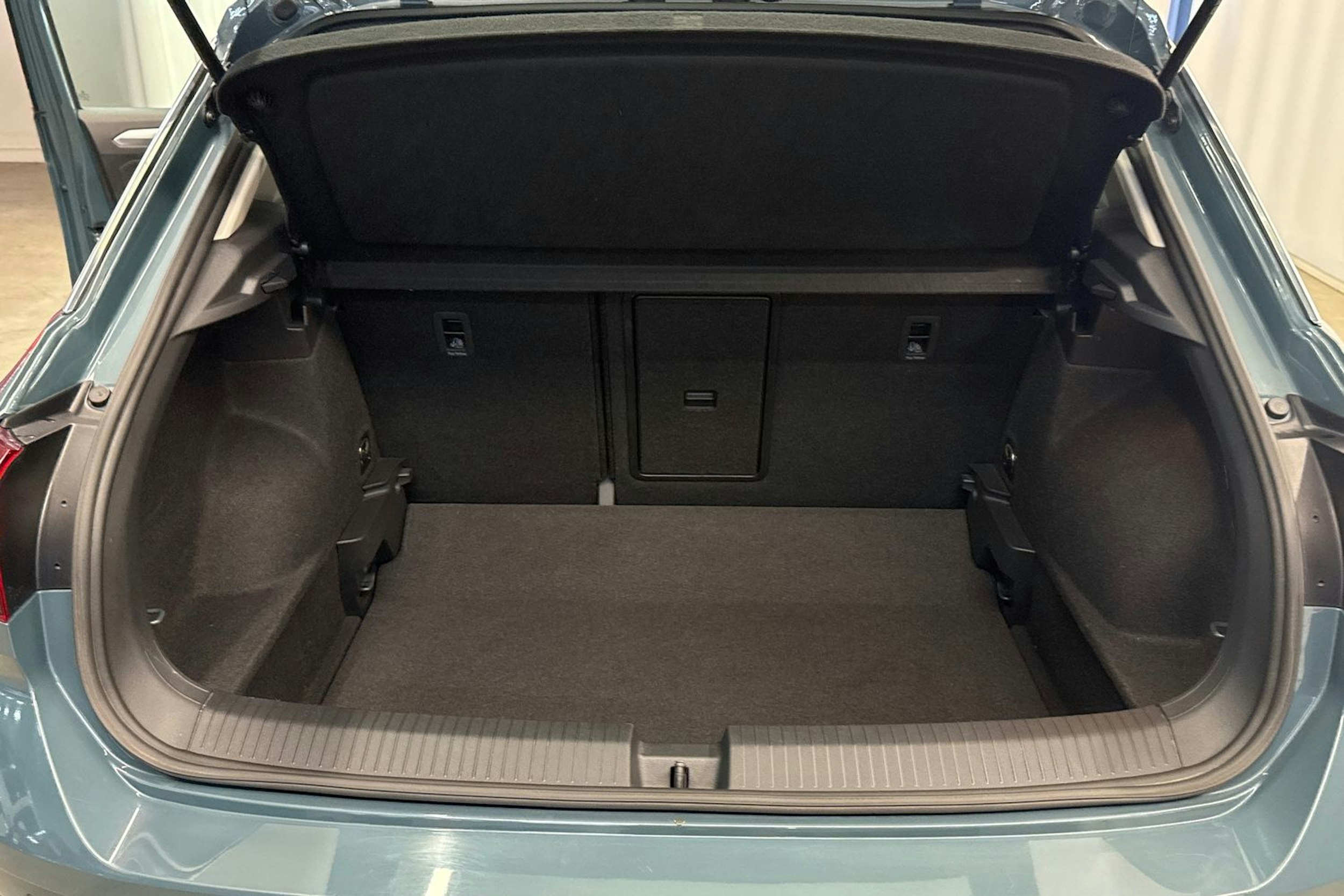 sininen Volkswagen T-Roc 2024 kuva 15.