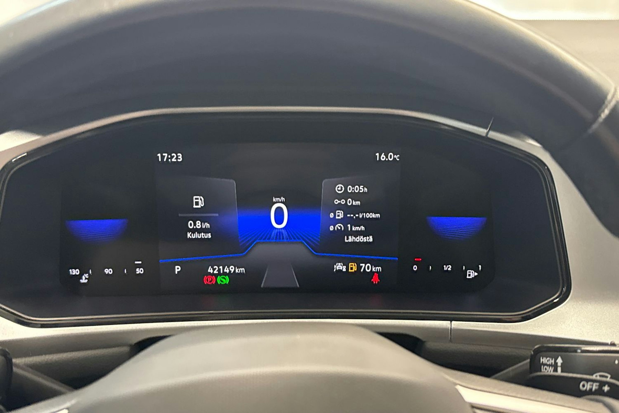 sininen Volkswagen T-Roc 2024 kuva 16.