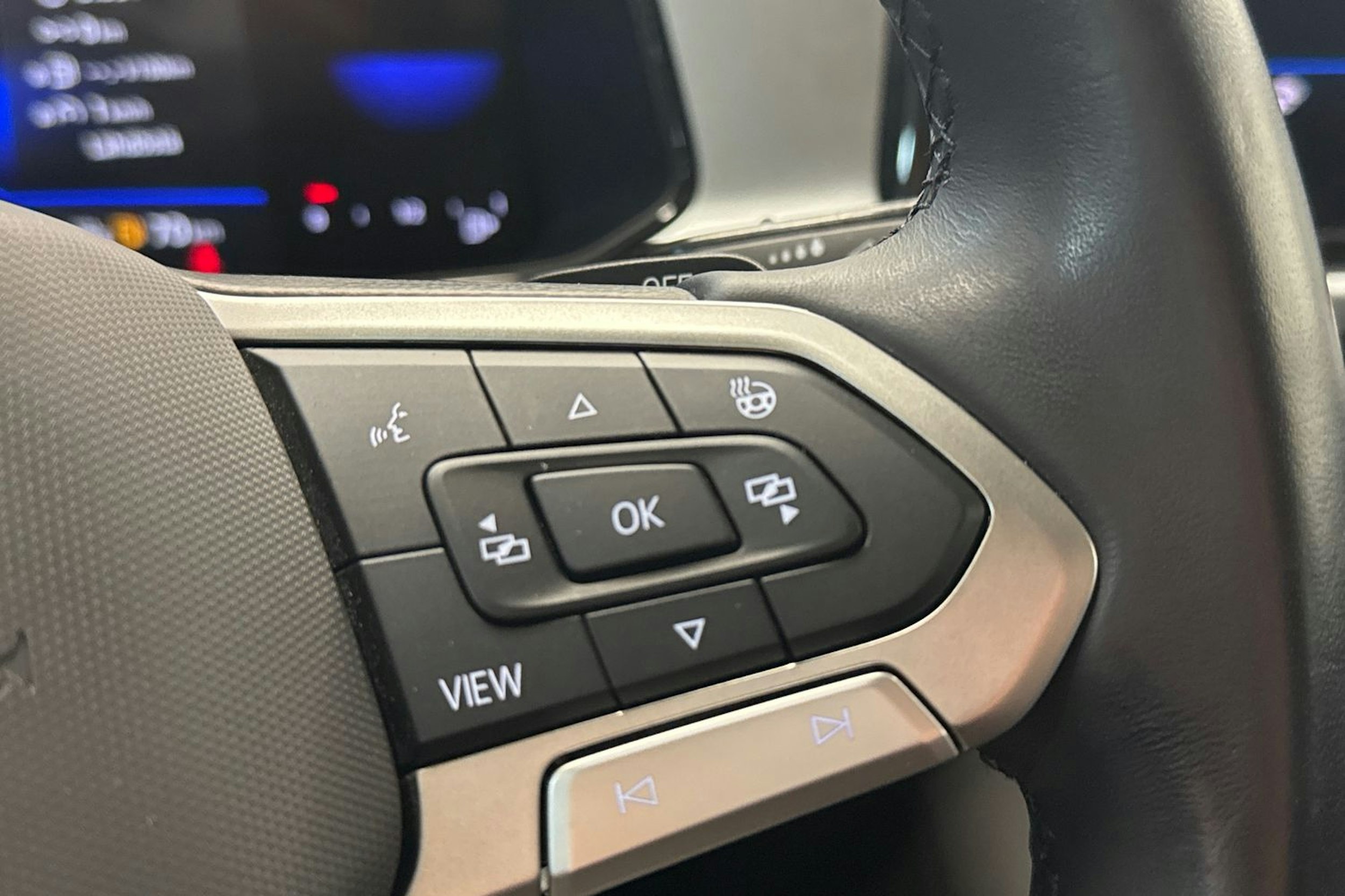 sininen Volkswagen T-Roc 2024 kuva 18.