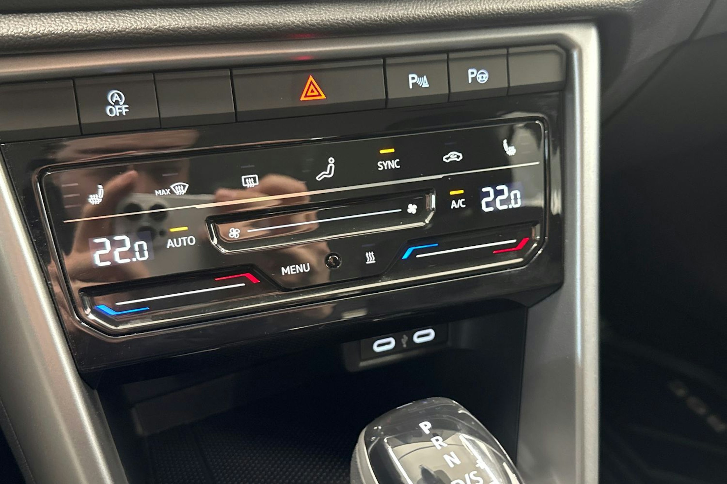 sininen Volkswagen T-Roc 2024 kuva 20.