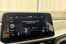 sininen Volkswagen T-Roc 2024 kuva 22.