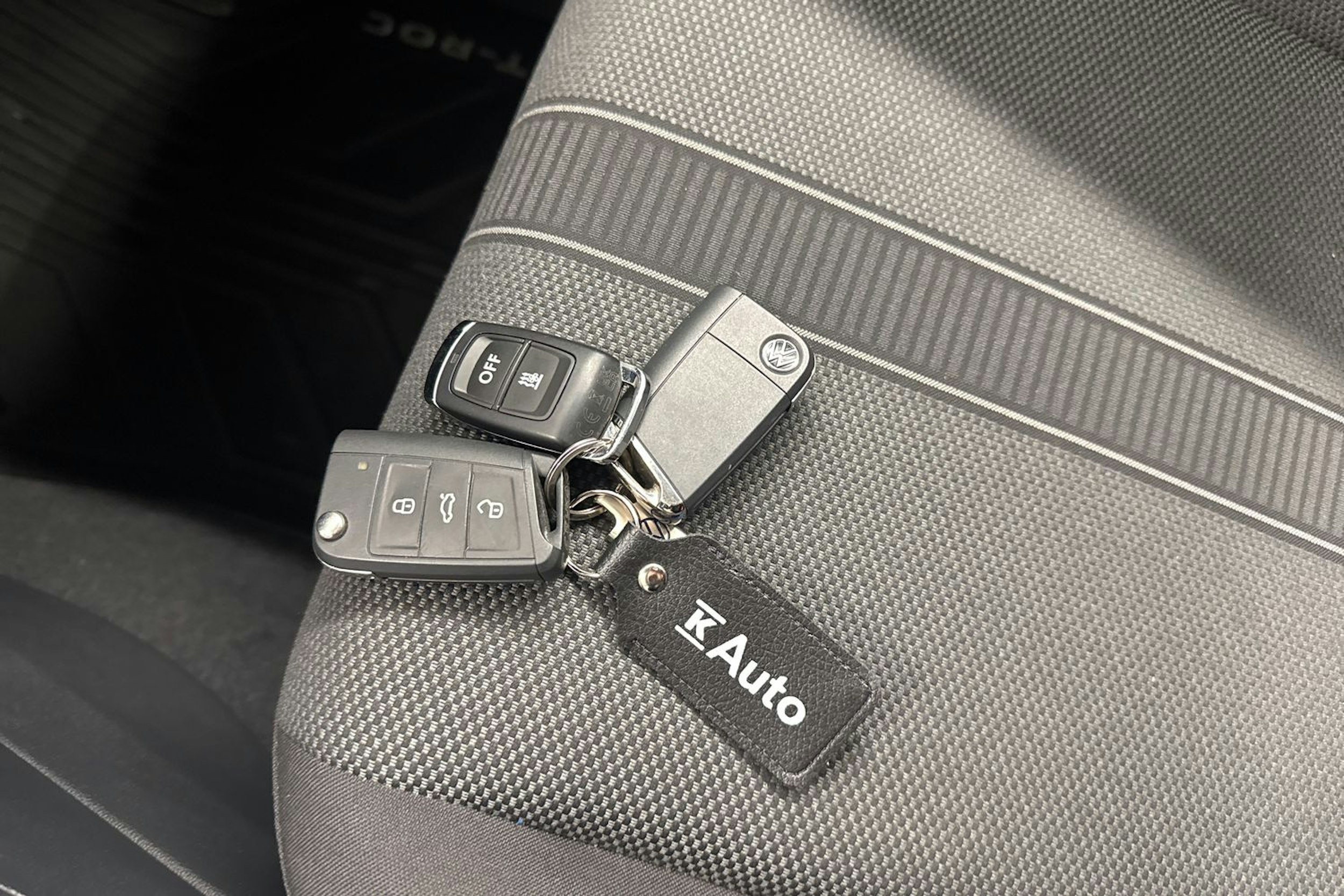 sininen Volkswagen T-Roc 2024 kuva 25.