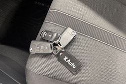 sininen Volkswagen T-Roc 2024 kuva 25.