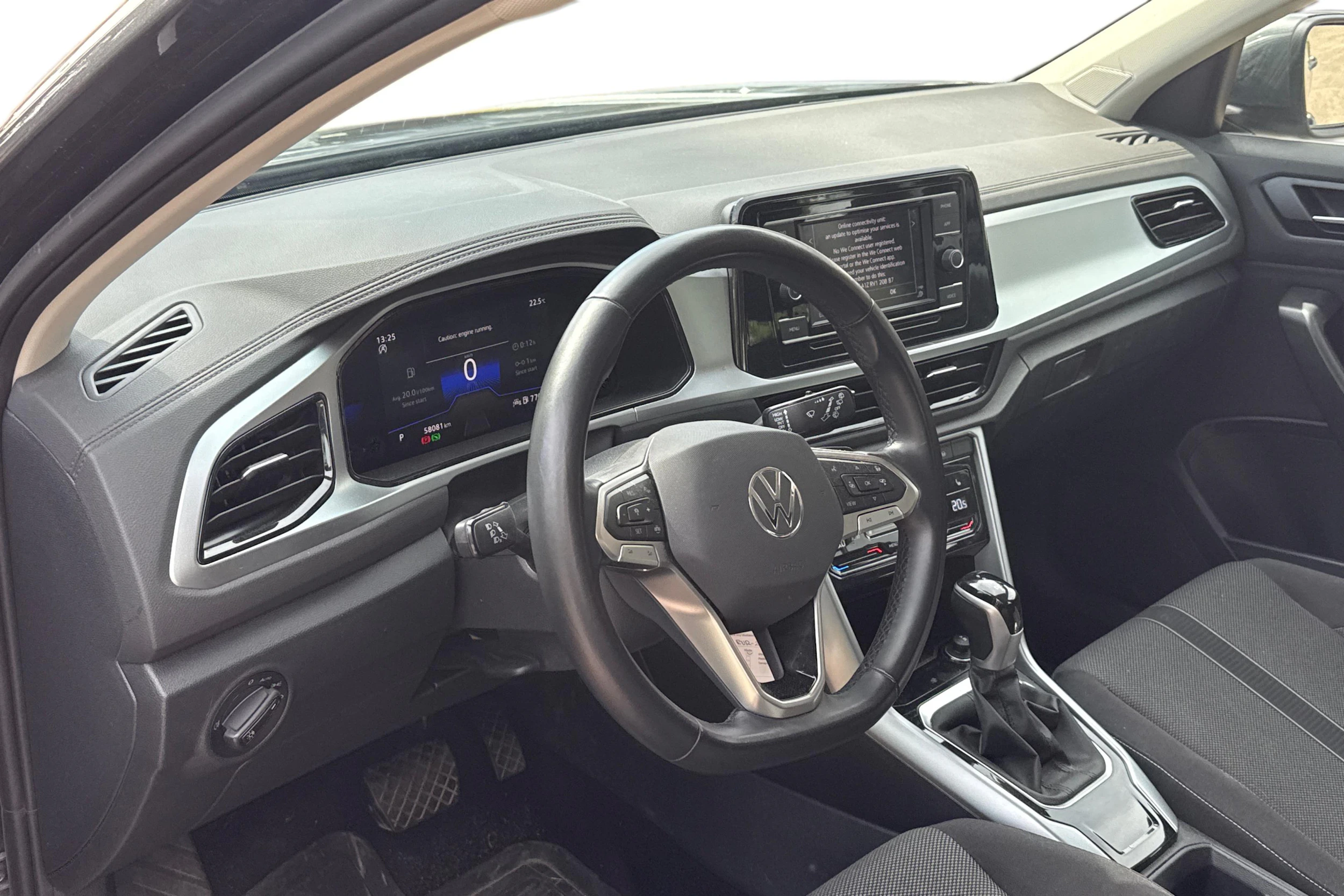 harmaa Volkswagen T-Roc 2024 kuva 3.