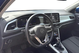 sininen Volkswagen T-Roc 2024 kuva 3.