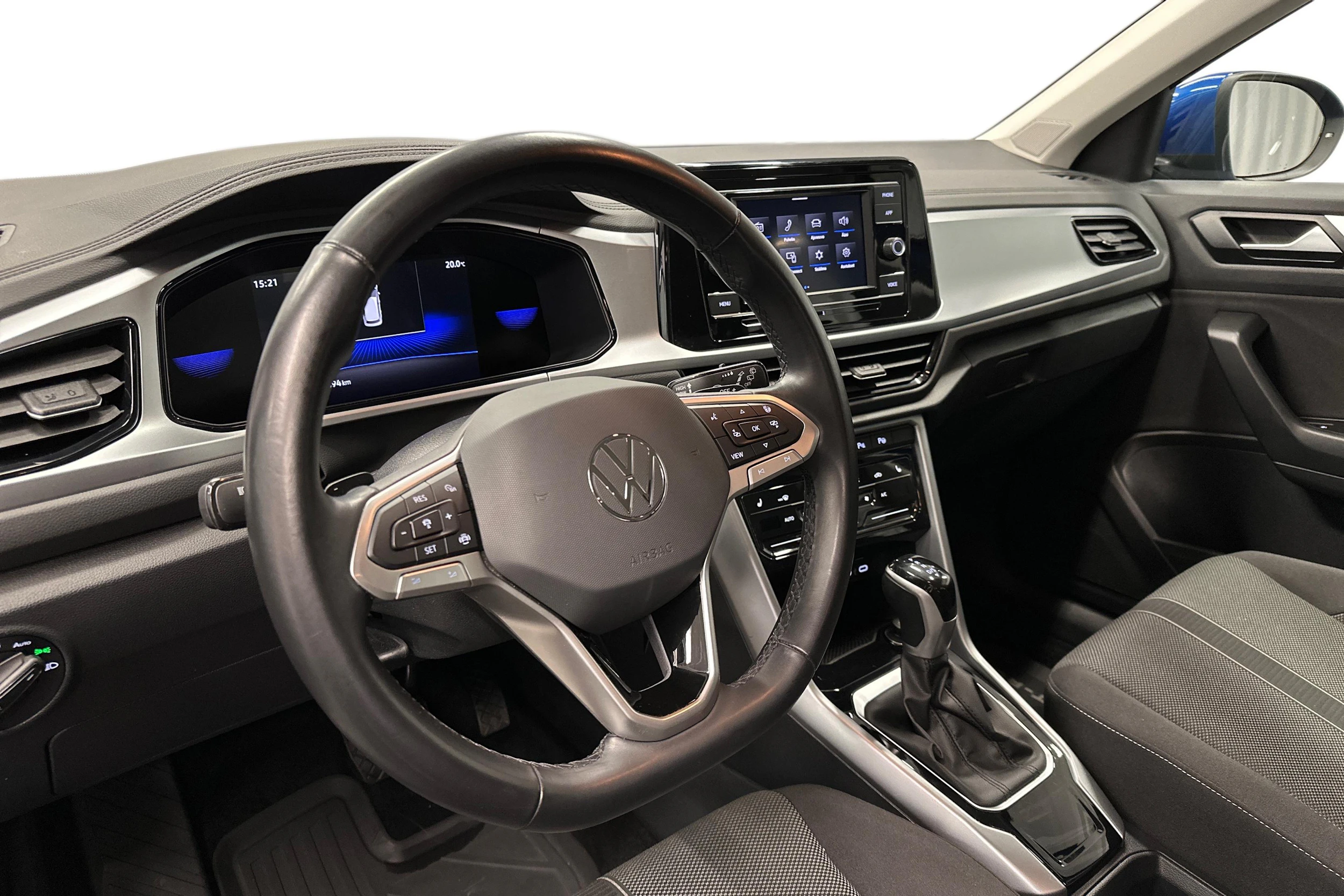 sininen Volkswagen T-Roc 2024 kuva 6.